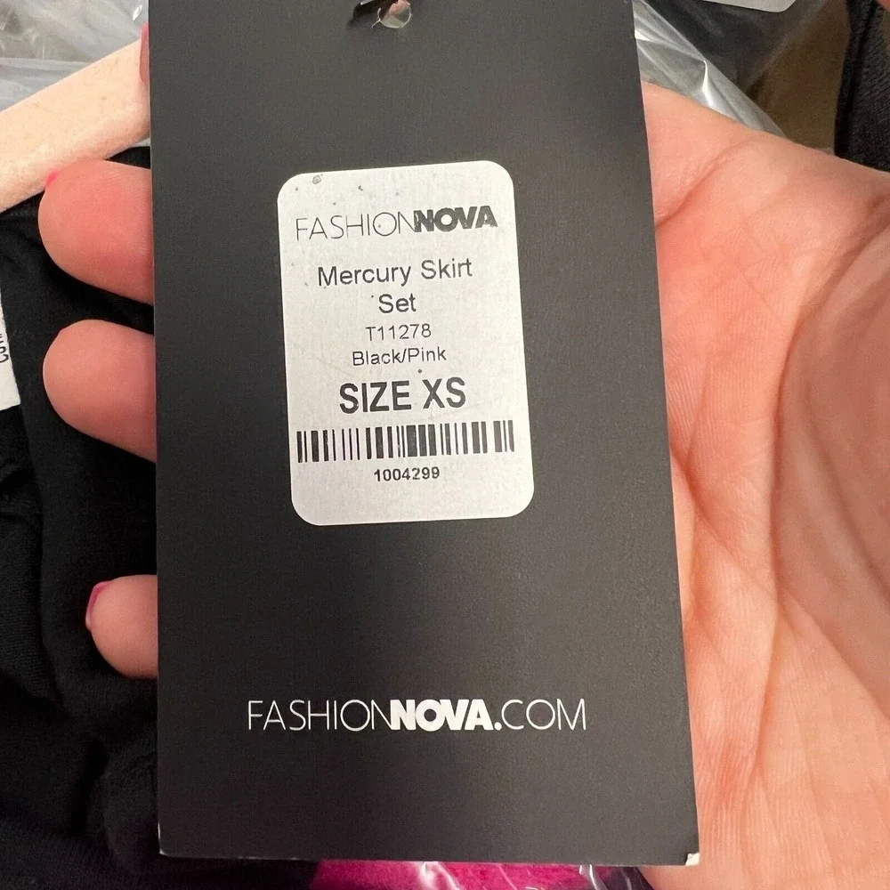 Fashion Nova Mercury Colorblock Crop Top Black Pink XS Double Strap Criss Cross